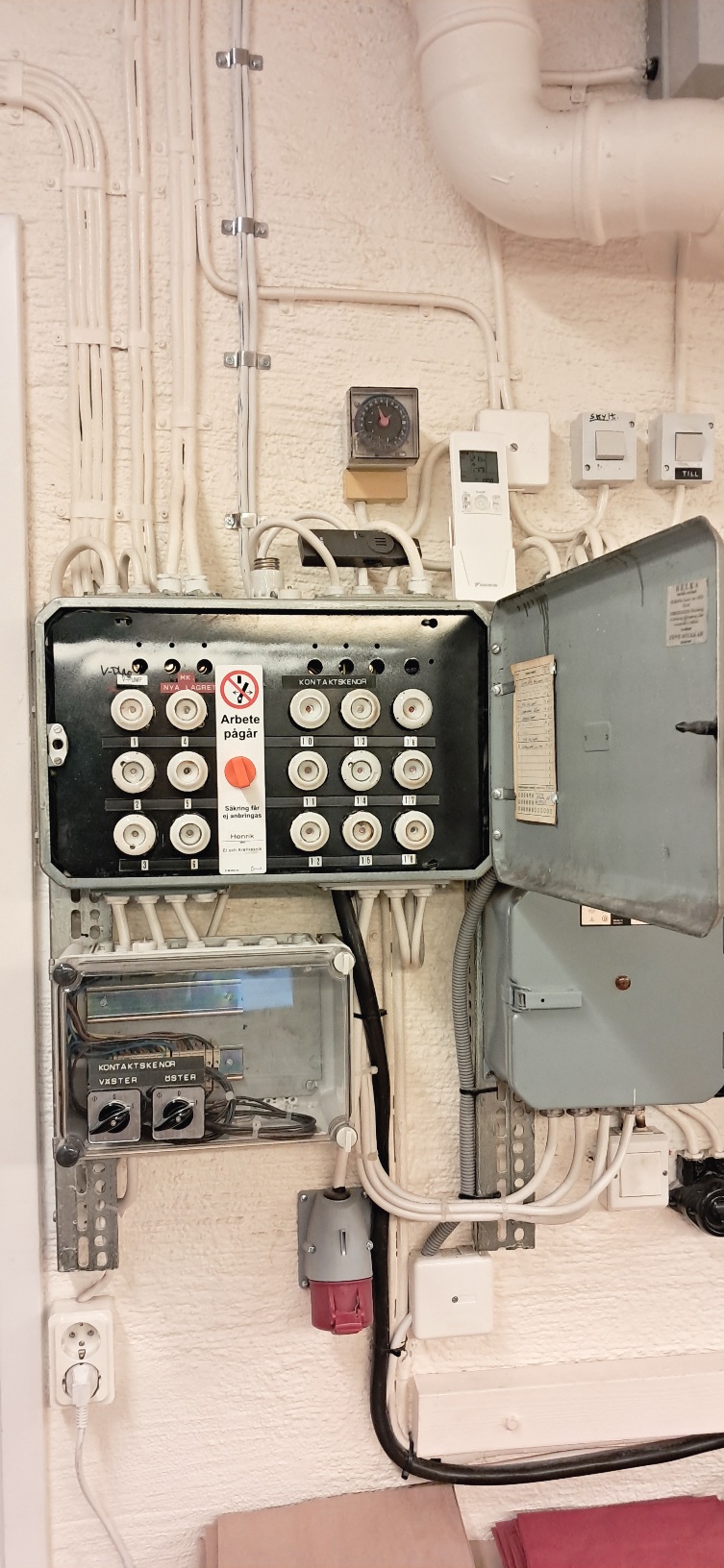 Elektriker i Sölvesborg - Vi hjälper både privatpersoner, företag och fastigheter med det mesta inom elinstallation, elsäkerhet, projektering, servive mm